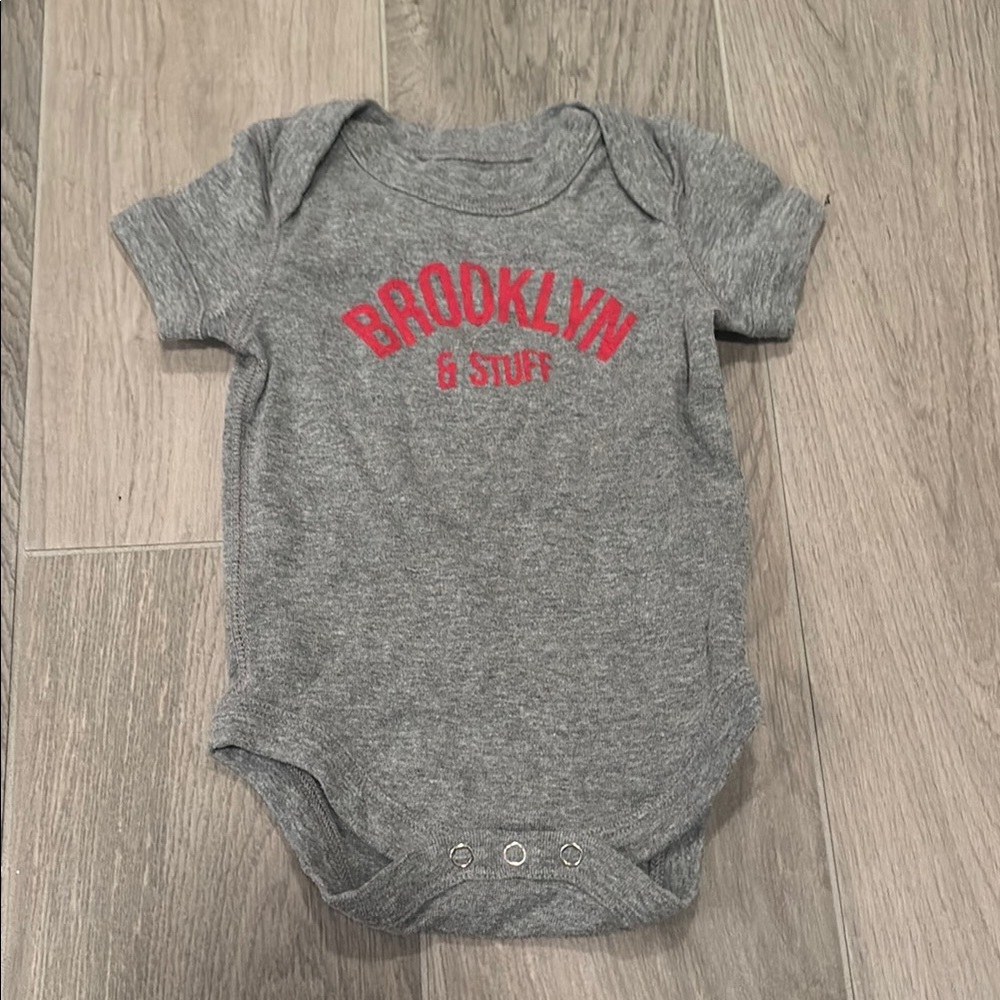 Brooklyn & Stuff Gray Baby Onesie Size 0-6M